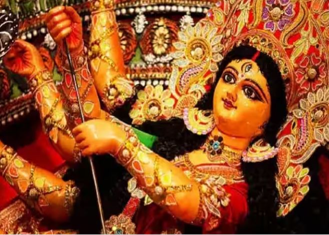 Chaitra Navratri 2023: नवरात्रि में पहने नौ दिन अलग अलग रंग के कपड़े , मां दुर्गा की कृपा बरसेगी