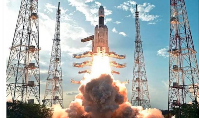 ISRO Satellite Launch : इसरो की ऊंची उड़ान, ब्रिटिश कंपनी के 36 सैटेलाइट को सफलतापूर्वक किया लॉन्च