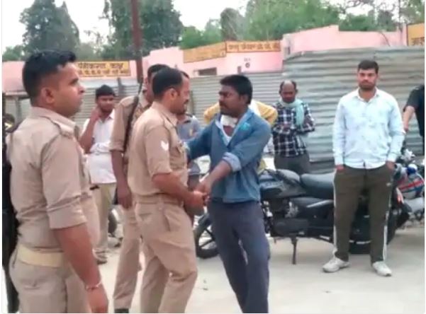 UP News : हरदोई में कैदी बोला-लिखकर दो कि रास्ते में मुझे गोली नहीं मारोगे, एनकाउंटर के खौफ से यूपी पुलिस के साथ लखनऊ जाने से इनकार