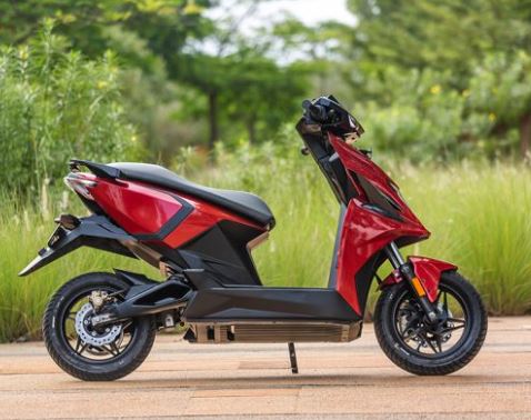 Auto News-Simple One Electric Scooter : सिंपल वन इलेक्ट्रिक स्कूटर जानें कब लॉन्च होगी, कीमत में भी होगी वृद्धि
