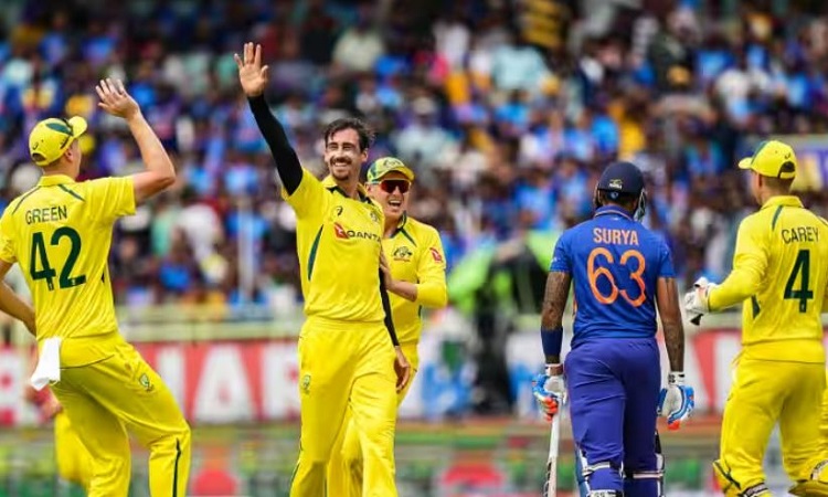 India vs Australia ODI Match: टीम इंडिया 117 रनों पर हुई ढेर, स्टार्क ने झटके पांच विकेट