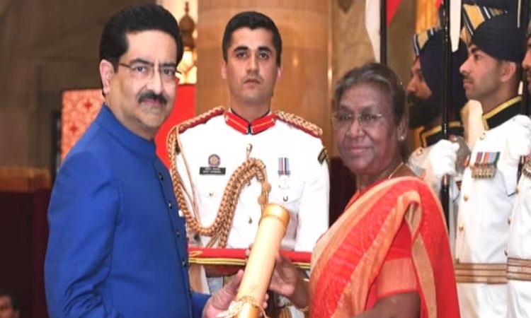 Padma Award 2023: राष्ट्रपति द्रौपदी मुर्मू ने 106 हस्तियों को पद्म पुरस्कार से किया सम्मानित , कुमार मंगलम बिड़ला को पद्मभूषण