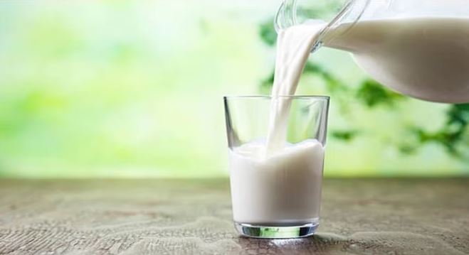 Milk Prices News: दूध की कीमतों में एक साल में हुई इनती बढ़ोत्तरी, जानिए इसके पीछे का कारण