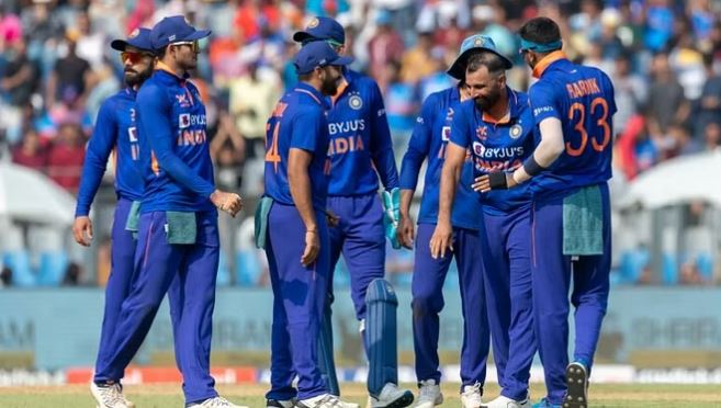 India and Australia ODI Series: टीम इंडिया के गेंदबाजों के आगे ढेर हुए ऑस्ट्रेलियाई बल्लेबाज, भारत को 189 रन का लक्ष्य