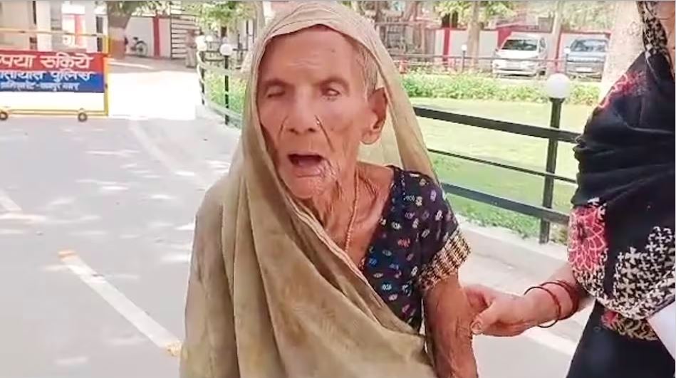 Shameful act of Kanpur Police : 100 साल की महिला पर 10 लाख रंगदारी मांगने समेत अन्य धाराओं दर्ज किया केस