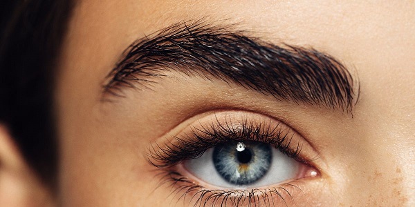 Thick and Black Eyebrows Home Remedies: घनी और काली आईब्रो के बिना चेहरा लगता है सूना, तो ट्राई करें ये मास्क