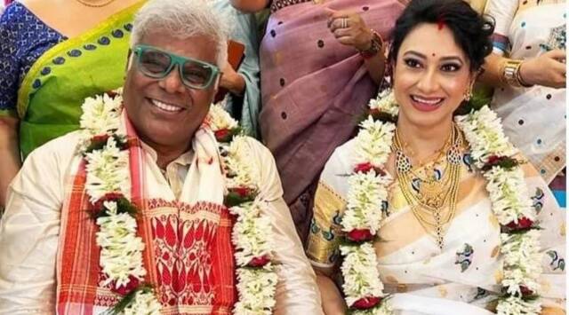 Ashish Vidyarthi 2nd Wedding: 60 साल की उम्र में दोबारा शादी के बंधन में बंधे आशीष विद्यार्थी, वायरल हुई इनसाइड तस्वीरें