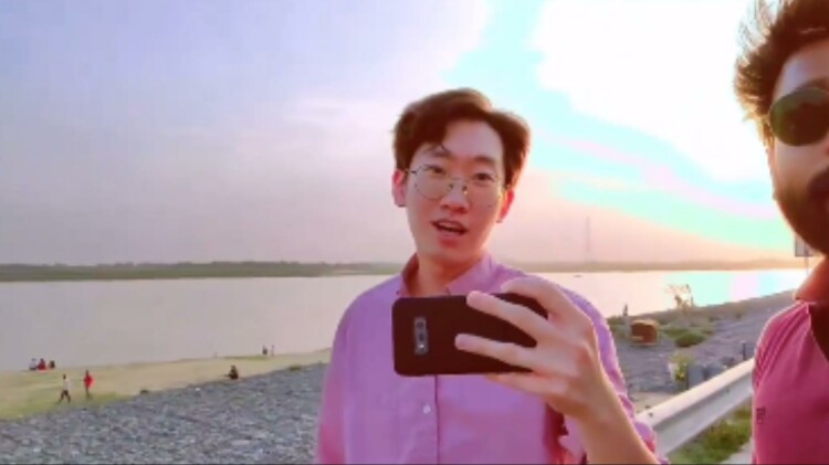 Shocking Video: बिहारी एक्सेंट में कोरियन लड़के को बात करता देख चकराया लोगों का माथा