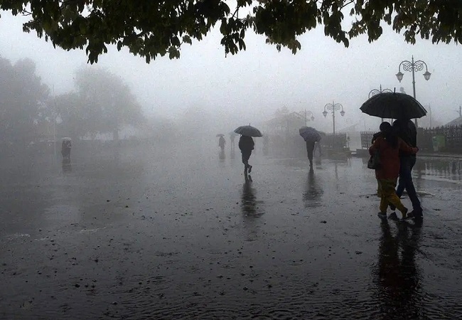 UP में Monsoon को लेकर मौसम विभाग ने दिया बड़ा अपडेट, इस दिन होगी पहली बारिश, स्कूलों की छुट्टियां बढ़ाई गई
